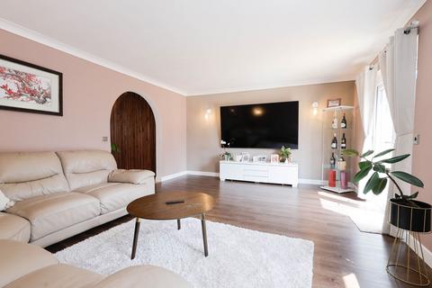 65 Stokefelde, Pitsea, Basildon, SS13 1NJ