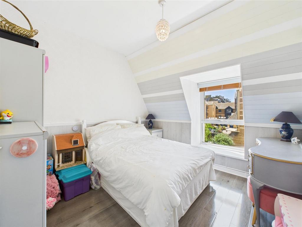 CAM02742 G0-PR0022-STILL019.jpg