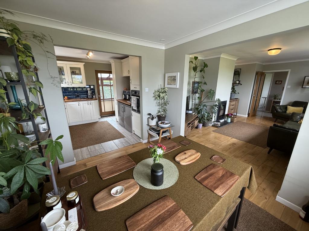 Inter Connecting Kitchen/Dining Room