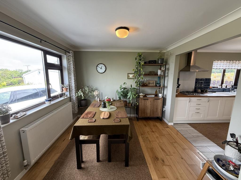 Inter Connecting Kitchen/Dining Room