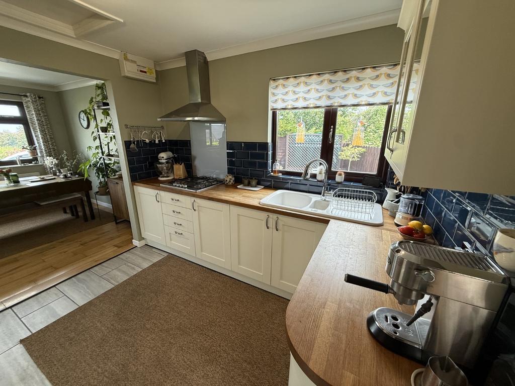 Inter Connecting Kitchen/Dining Room