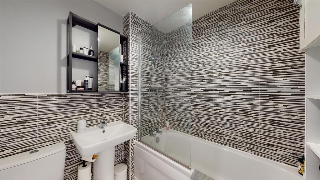 Pankhurst Way 3 Bathroom.jpg