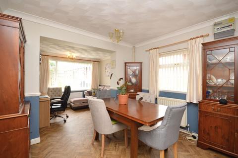 15 Weymouth Close, Folkestone, CT19 4LR