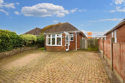 15 Weymouth Close, Folkestone, CT19 4LR