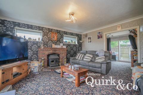 3 bedroom detached house for sale, Caro Road, Canvey Island, SS8