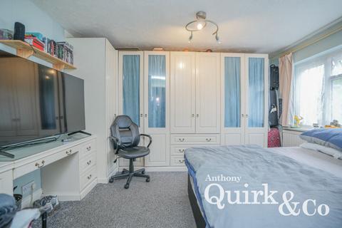 3 bedroom detached house for sale, Caro Road, Canvey Island, SS8
