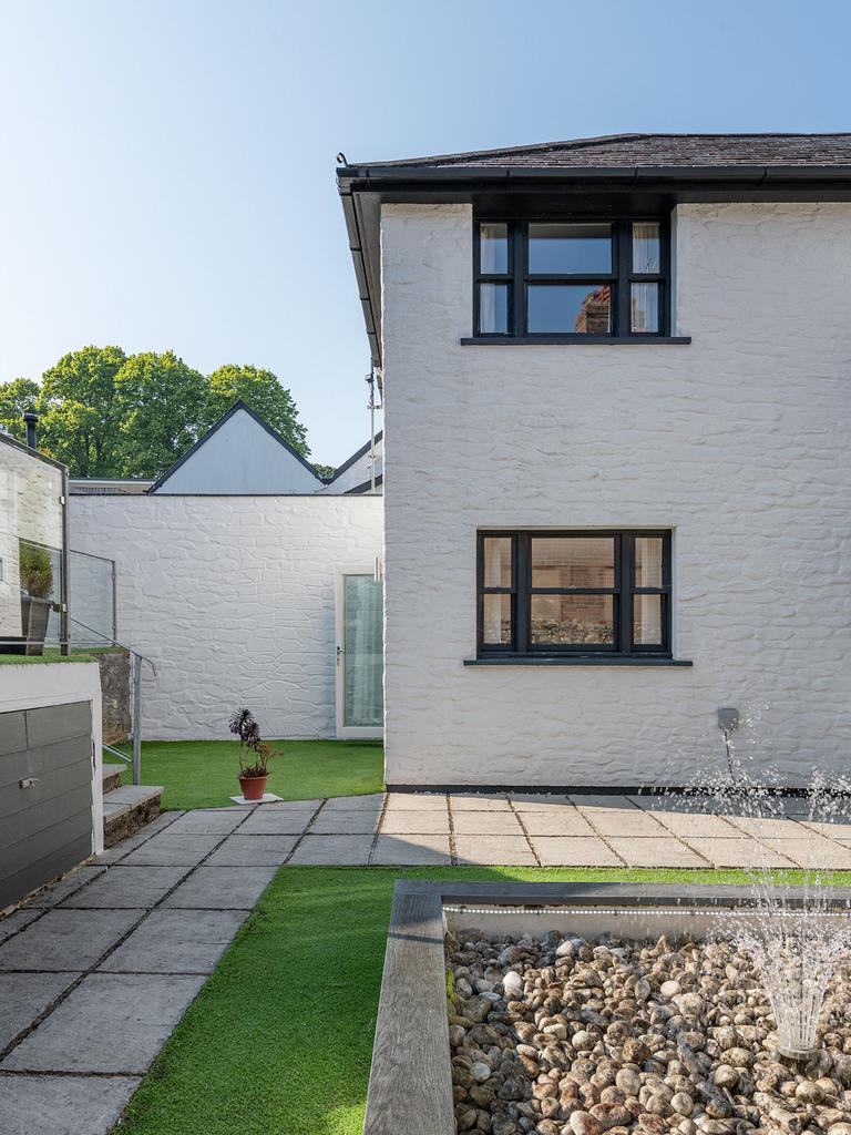 Courtyard Garden, Clarence, Dartmouth Hilltops,...