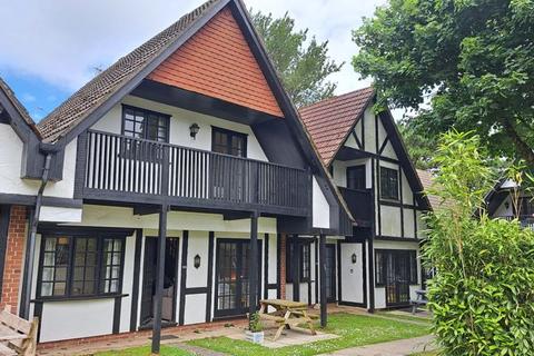 undefined, 24 Tudor Court, Tolroy Manor
