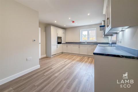 3 bedroom detached bungalow for sale, Park Gate Corner, Little Clacton CO16