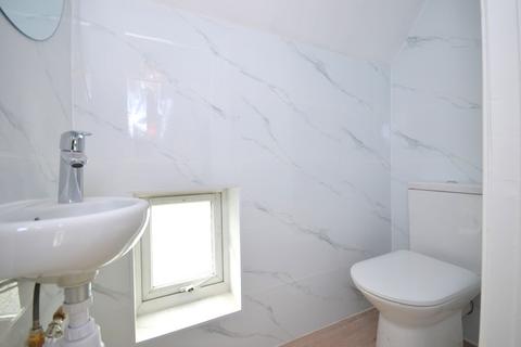 4 bedroom flat to rent, Westway, London W12 0PT