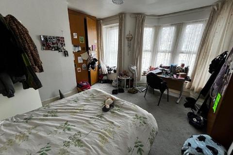 undefined, Bristol BS16