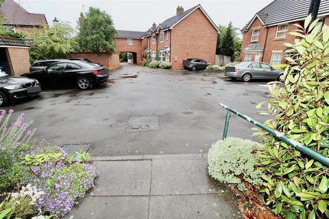 10 Carters Close, Solihull, B37 7AX
