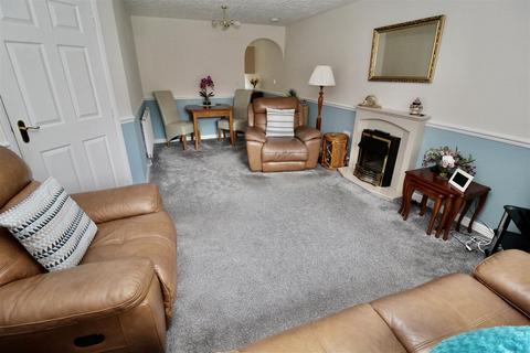 10 Carters Close, Solihull, B37 7AX