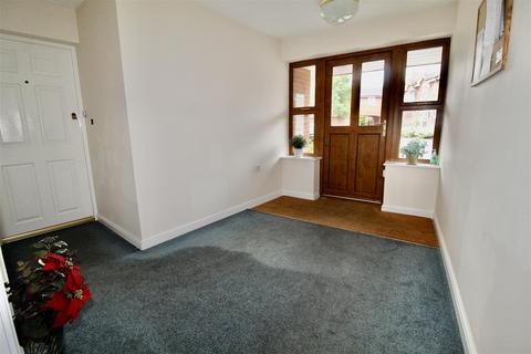 10 Carters Close, Solihull, B37 7AX