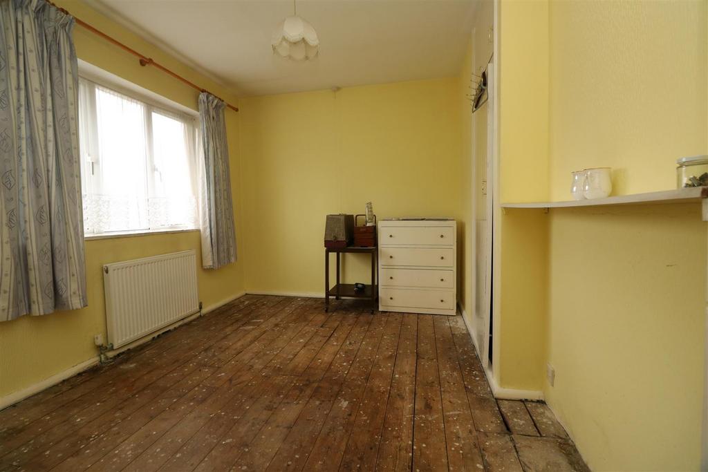 Rear bedroom