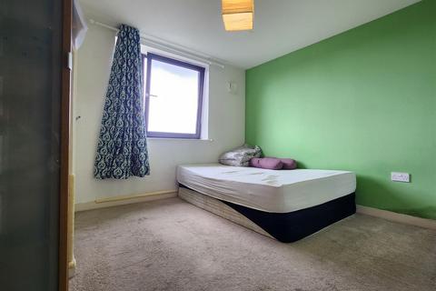 2 bedroom flat for sale, Parham Drive, Ilford