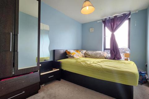 2 bedroom flat for sale, Parham Drive, Ilford