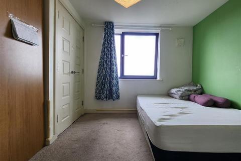 2 bedroom flat for sale, Parham Drive, Ilford
