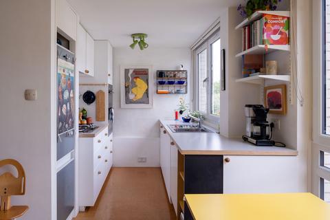 1 bedroom flat for sale, Hainault Road, London E11