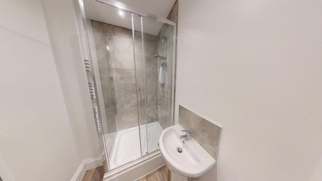 A modern and clean bathroom featuring a spaciou...