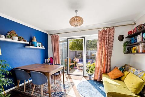 43 Firs Close, Folkestone, CT19 4HZ