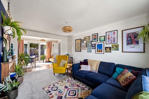 43 Firs Close, Folkestone, CT19 4HZ