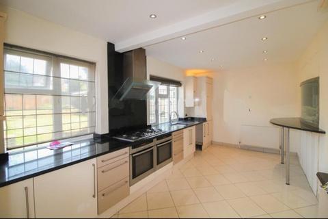 undefined, Old Bedford Road, Luton, Bedfordshire