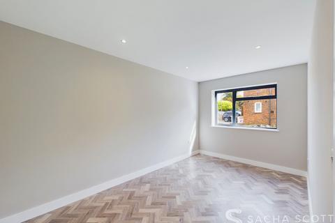 4 bedroom semi-detached house for sale, Bridgefield Close, Banstead, SM7