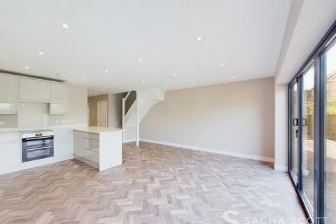 4 bedroom semi-detached house for sale, Bridgefield Close, Banstead, SM7