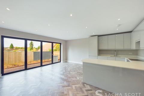 4 bedroom semi-detached house for sale, Bridgefield Close, Banstead, SM7