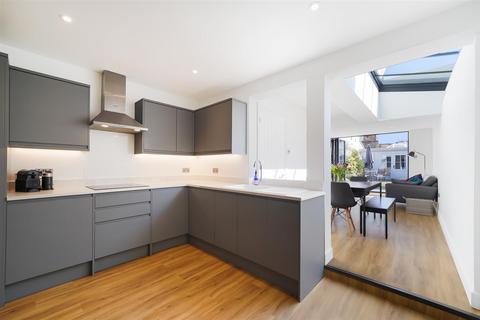 76 Clifton Road, Kingston Upon Thames, KT2 6PJ