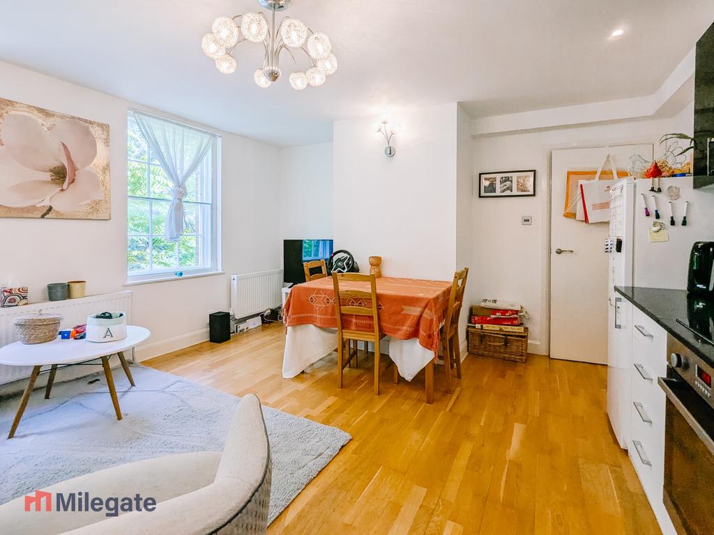 Apartment in Isleworth - View 3