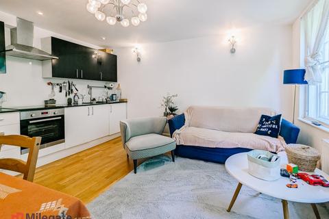 2 bedroom flat to rent, London Road, Isleworth TW7
