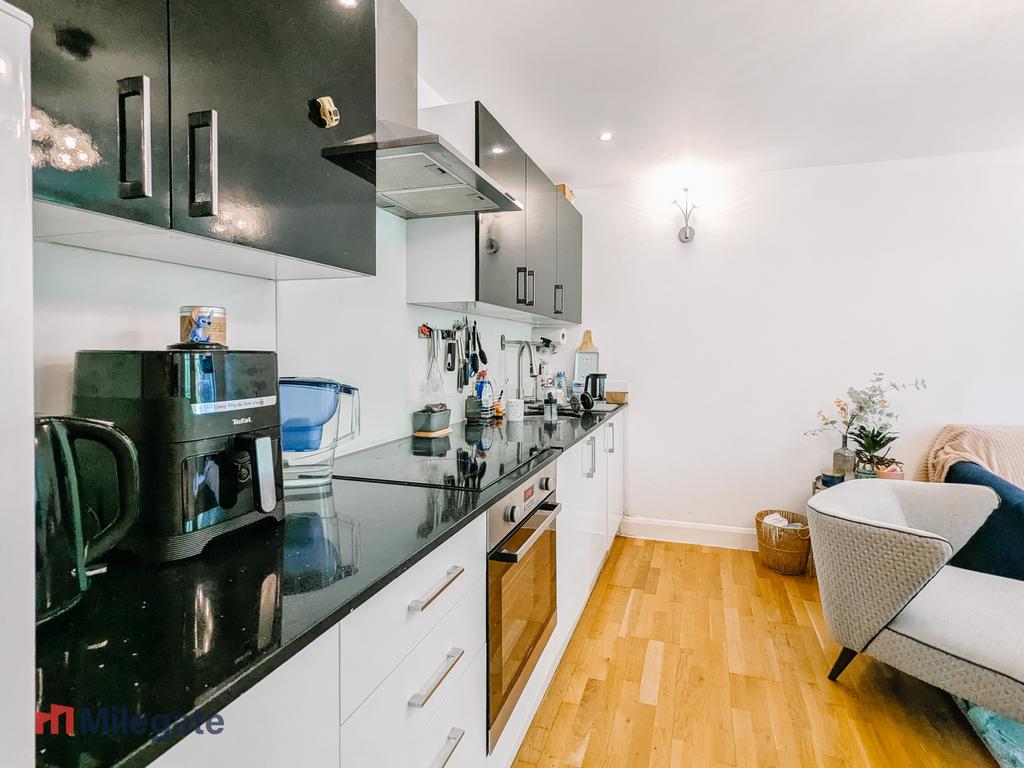 Apartment in Isleworth - More