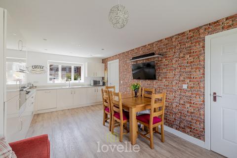 10 Alder Avenue, Humberston, Grimsby, DN36 4ZE