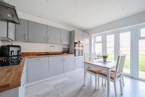 3 bedroom semi-detached house for sale, Bay Gardens, Melksham