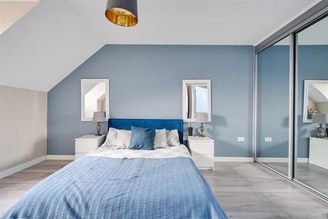 3 bedroom semi-detached house for sale, Bay Gardens, Melksham