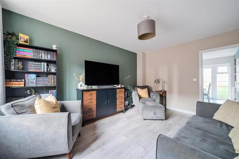 3 bedroom semi-detached house for sale, Bay Gardens, Melksham