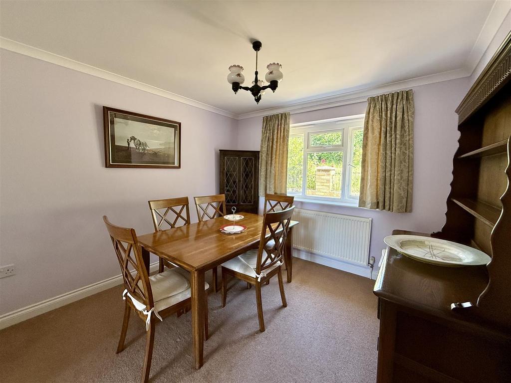 Dining Area: