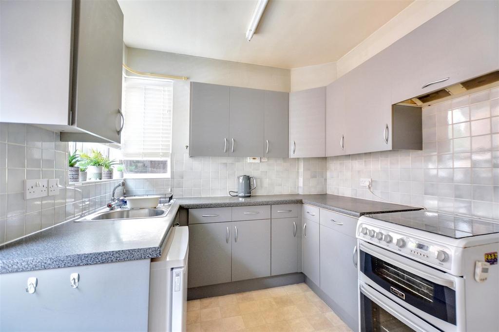 Kitchen 2.jpeg
