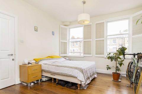 4 bedroom flat to rent, Oseney Crescent, London NW5