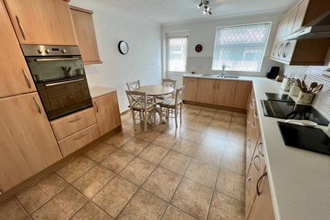 3 bedroom bungalow for sale, Calder Avenue, Thornton FY5