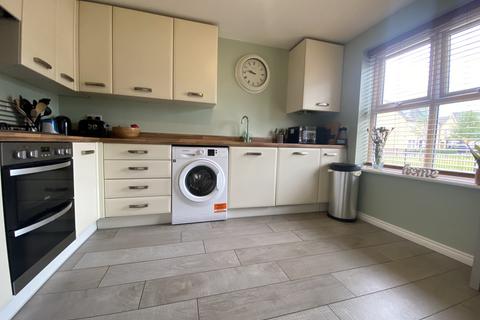 3 bedroom terraced house to rent, The Furrows, Moulton, NN3 7DA