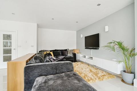 16 Churchfield Close, Harrow, HA2 6BD