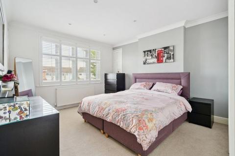 16 Churchfield Close, Harrow, HA2 6BD