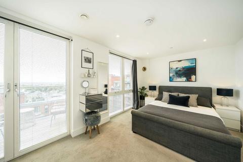 1 bedroom flat for sale, Gaumont Place, London SW2