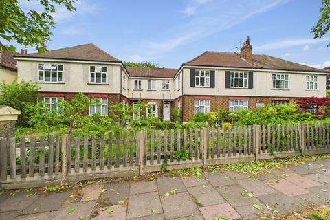 6 Rectory Gardens, Beckenham, BR3 1HN
