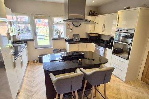 2 bedroom terraced house for sale, Newlands Park Drive, Scarborough