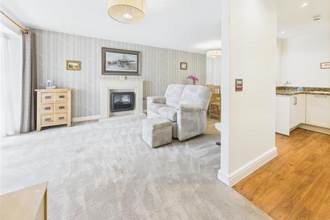 2 bedroom apartment for sale, Oatlands Drive, Weybridge