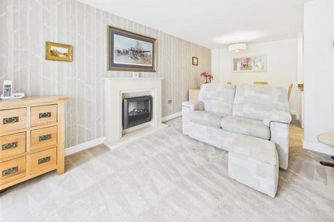 2 bedroom apartment for sale, Oatlands Drive, Weybridge